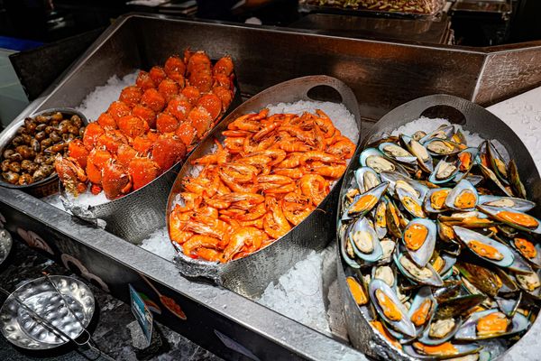 ▲▼豐FOOD海陸百匯 鮪魚季｜台北自助餐吃到飽，澎湃現流海鮮多國料理任你吃，週五限定鮪魚現切秀。（圖／部落客珊莎授權提供）