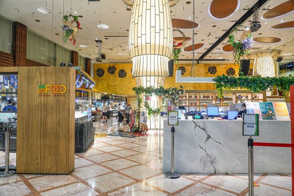 ▲▼豐FOOD海陸百匯 鮪魚季｜台北自助餐吃到飽，澎湃現流海鮮多國料理任你吃，週五限定鮪魚現切秀。（圖／部落客珊莎授權提供）