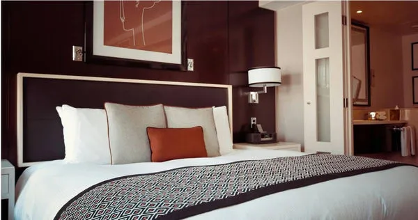 飯店房間「5大最骯髒區域」曝光！　這東西細菌量竟是馬桶的2.5萬倍