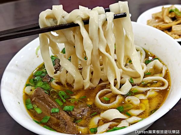 ▲▼蔡家牛肉麵。（圖／部落客Darren蘋果樹旅遊玩樂誌授權提供）