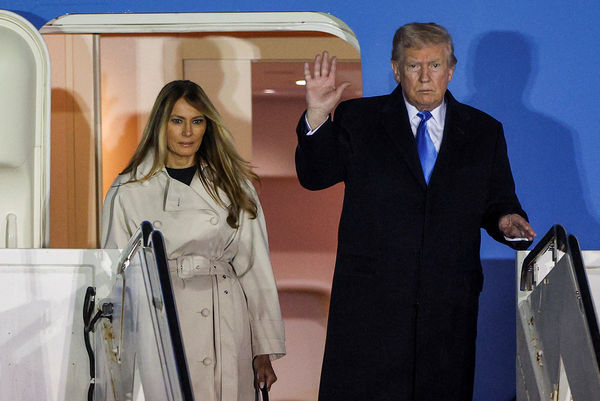 ▲▼美國總統川普（Donald Trump）與夫人梅蘭妮雅（Melania Trump）飛抵羅馬-法林明高機場（Fiumicino Airport）。（圖／路透）