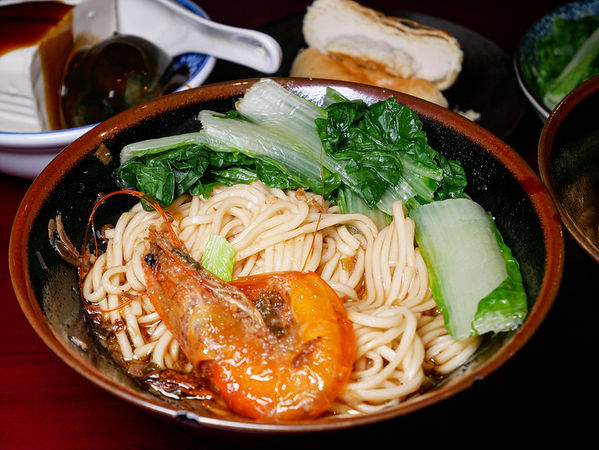 ▲▼水云濮花椒麻辣美食麵中山店，捷運中山站美食，條通裡隱密巷弄美食，一個輕聲細語簡單吃吃的好所在。（圖／部落客鄉民食堂授權提供）
