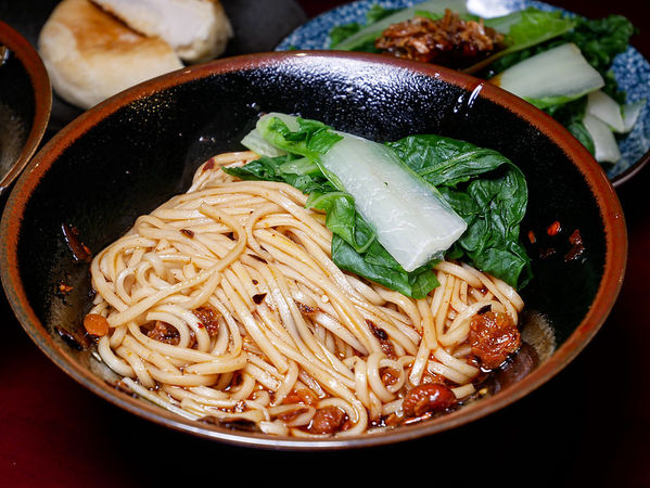 ▲▼水云濮花椒麻辣美食麵中山店，捷運中山站美食，條通裡隱密巷弄美食，一個輕聲細語簡單吃吃的好所在。（圖／部落客鄉民食堂授權提供）