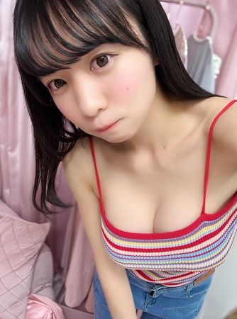 ▲▼24歲日本氣象主播椿野優子因甜美性感的外型，網路人氣狂飆。（圖／翻攝自X）