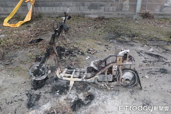 ▲▼花蓮今年已發生10起汽車起火意外，有5成均為電氣因素造成。（花蓮消防局提供，下同）