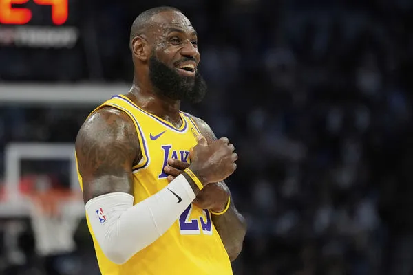 ▲▼湖人詹姆斯、灰狼艾德華茲。（圖／達志影像／美聯社）