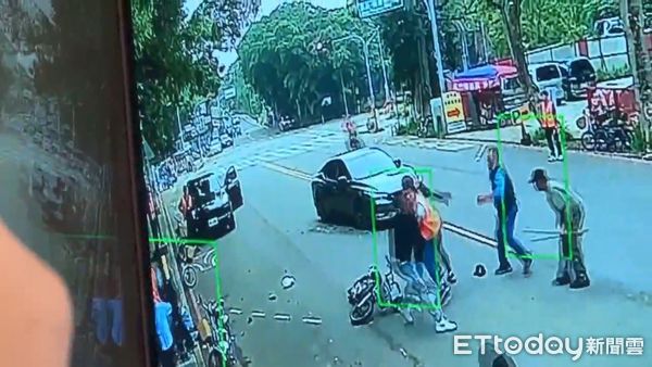 ▲▼后里馬場旁的腳踏車業者為攬客起糾紛，竟而有10多人打群架，有6男2女受傷送醫。（圖／民眾提供，下同）