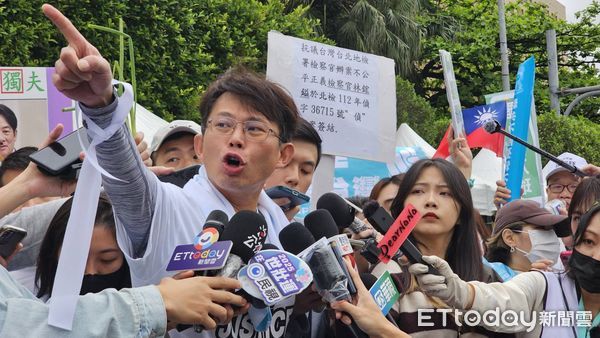 ▲▼民眾黨主席黃國昌出席「反綠共，戰獨裁」集會。（圖／記者呂佳賢攝）