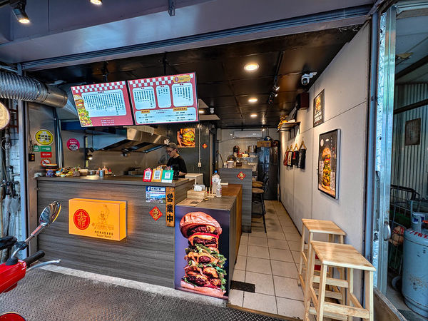 ▲▼肉匠爺漢堡專賣店。（圖／部落客鄉民食堂授權提供，勿擅自翻攝）
