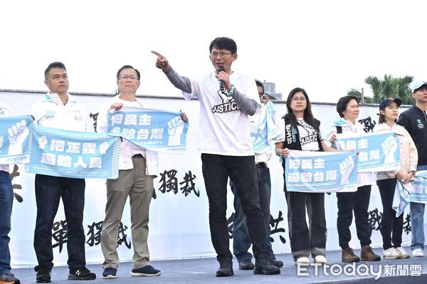 ▲ 國民黨主辦426「反綠共 戰獨裁 凱道一起站出來！」大型集會活動，台灣民眾黨黨主席黃國昌 ▼。（圖／記者李毓康攝）