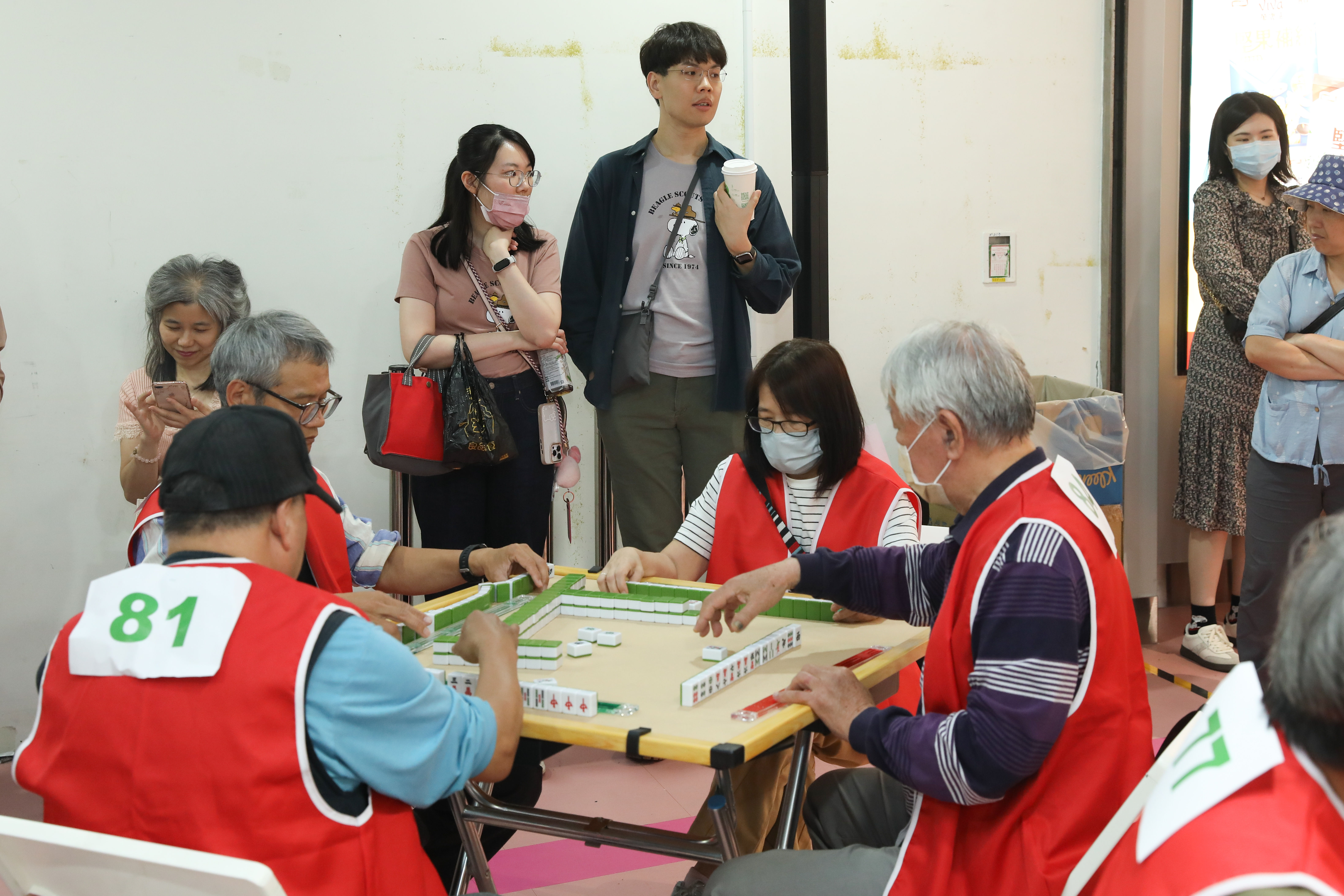 ▲▼東森廣場K區地下街第13屆東森健康長壽盃麻將大賽。（圖／記者李毓康攝）
