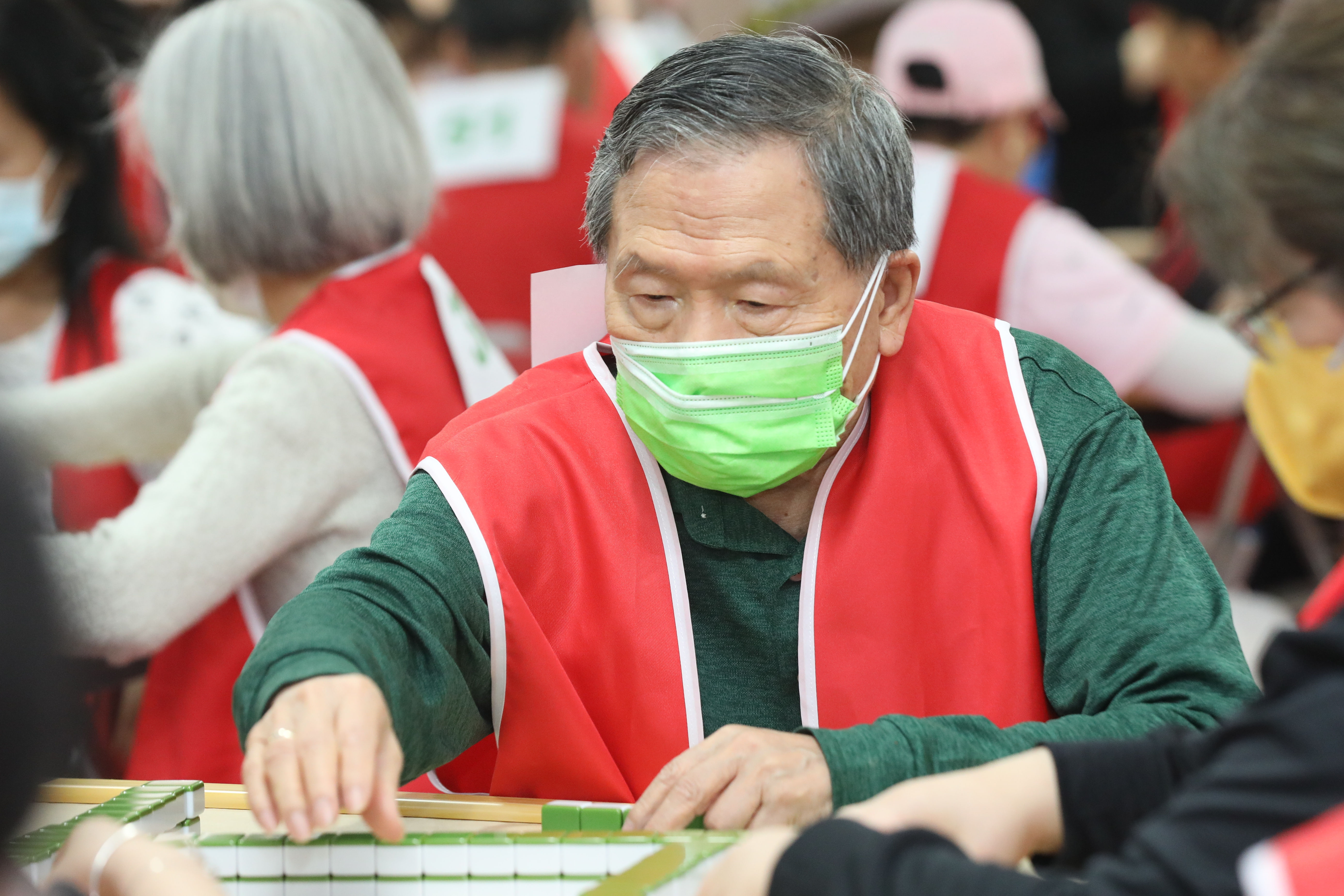 ▲▼東森廣場K區地下街第13屆東森健康長壽盃麻將大賽。（圖／記者李毓康攝）
