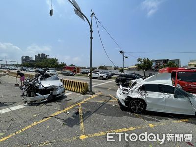 台中向上路聯結車無煞車追撞！21汽機車撞毀9傷　驚悚影片曝