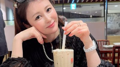 麻衣驚喜：我回來台灣了！　秒買珍奶狂吸「再嗑2道地小吃」