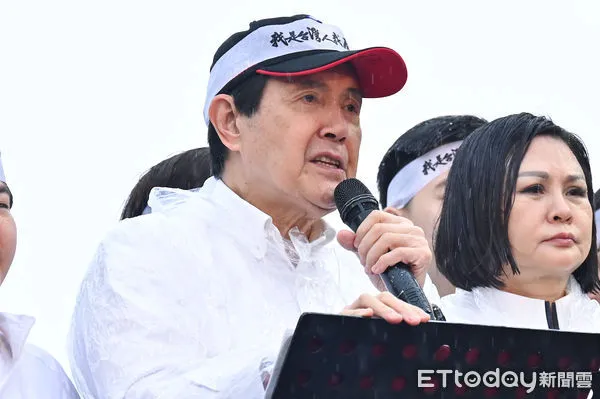 ▲▼國民黨主辦426「反綠共 戰獨裁 凱道一起站出來！」大型集會活動，前總統馬英九致詞。（圖／記者李毓康攝）