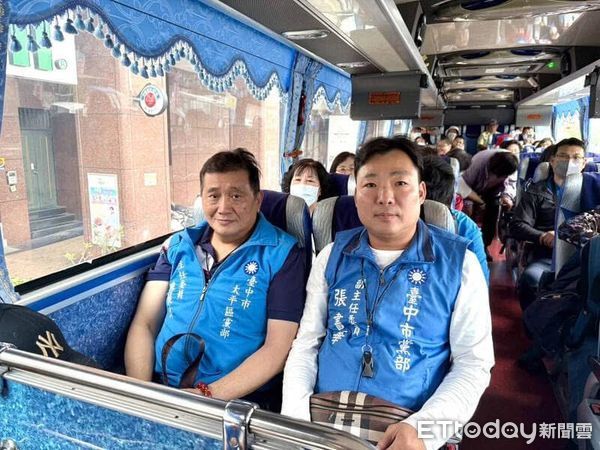▲▼「反綠共戰獨裁」行動落幕，朱立倫直奔警所做筆錄，盧秀燕一句話吸引數萬人跟隨。（圖／民眾提供，下同）