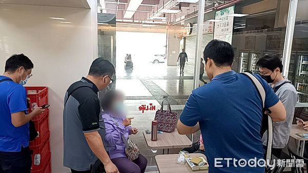 ▲東港警方逮獲葉姓女車手             。（圖／記者陳崑福翻攝）
