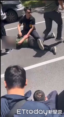 ▲北投警方破獲北聯幫毒品分裝場、倉庫，並逮捕2名陳姓要角及涉案成員。（圖／記者張君豪翻攝）