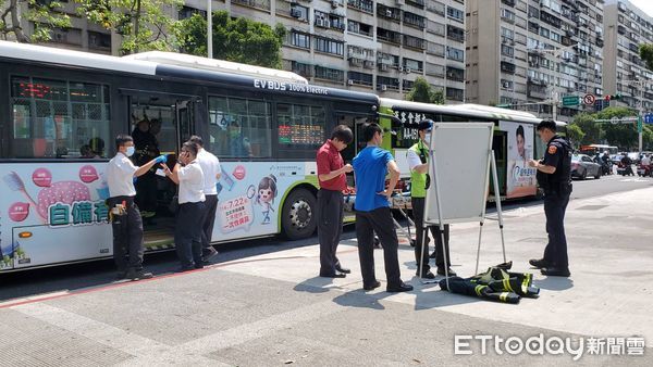 快訊／北市大安區2公車追撞！後車擋風玻璃全碎　9人緊急送醫