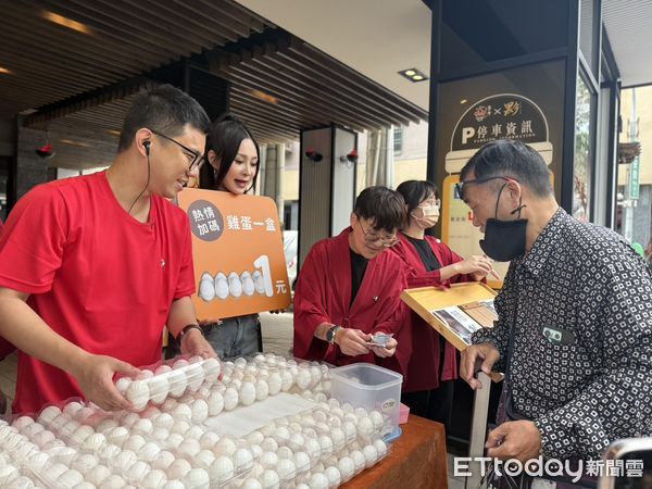 ▲▼高雄火鍋店舉辦公益餐車市集，一日所得捐助公益團體。（圖／記者許宥孺翻攝）