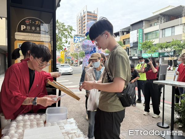 ▲▼高雄火鍋店舉辦公益餐車市集，一日所得捐助公益團體。（圖／記者許宥孺翻攝）