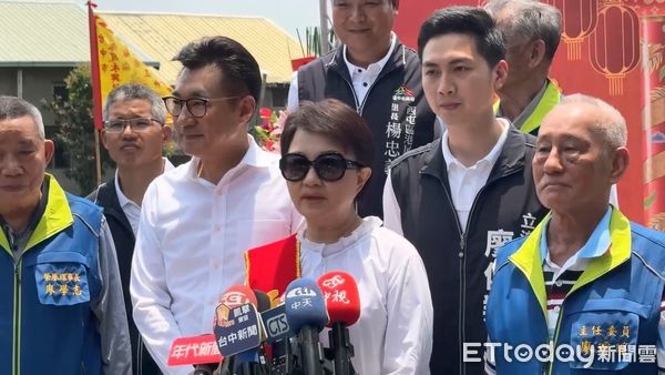 ▲▼國民黨凱道大喊罷免總統，盧秀燕相信他有智慧化解執政危機。（圖／民眾提供，下同）