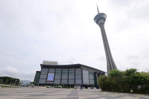 ▲▼澳門塔360°旋轉餐廳：邊賞景邊吃甜點的夢幻體驗！。（圖／部落客捲捲頭 ♡ 品味生活授權提供）