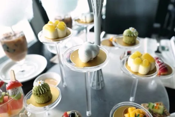 ▲▼澳門塔360°旋轉餐廳：邊賞景邊吃甜點的夢幻體驗！。（圖／部落客捲捲頭 ♡ 品味生活授權提供）