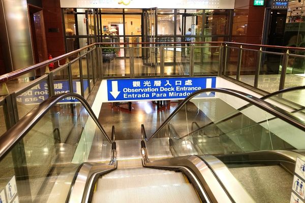 ▲▼澳門塔360°旋轉餐廳：邊賞景邊吃甜點的夢幻體驗！。（圖／部落客捲捲頭 ♡ 品味生活授權提供）