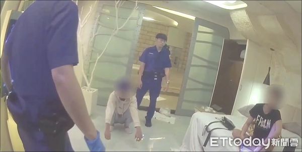 ▲洪女(右)帶男友(白衣)入住旅館，施用毒咖啡遇上警方臨檢。（圖／記者陸運陞翻攝）