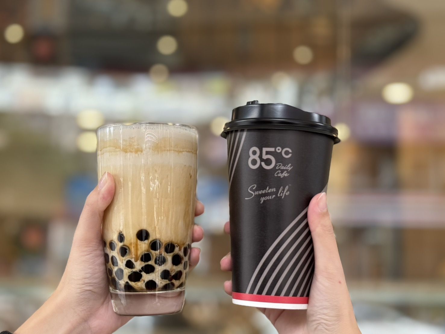 ▲星巴克買一送一、85度C黑糖珍珠優惠。（圖／業者提供）