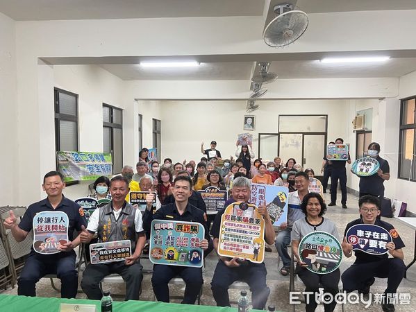 ▲▼   【新港三間社區舉辦社區治安會議，警方解析詐騙新套路與圖像識別強化民眾識詐意識】　     。（圖／民雄分局提供）