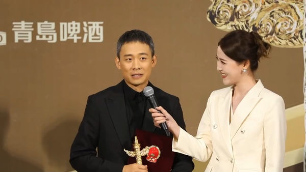 ▲張譯二度拿下影帝寶座、惠英紅成首個香港華表影后。（圖／翻攝自微博）