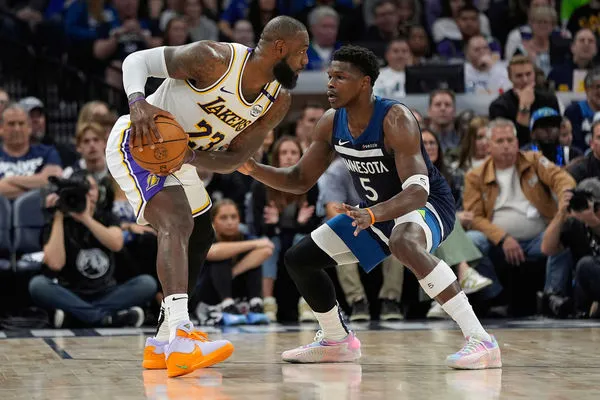 ▲▼湖人詹姆斯、灰狼艾德華茲。（圖／達志影像／美聯社）