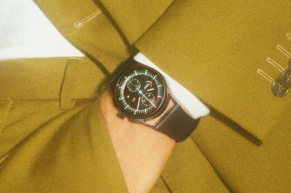 PORSCHE DESIGN 為這款最新的收藏品買家精心打造一款高品質計時腕錶，其設計細節帶有諸多 911 Spirit 70 的設計靈感。