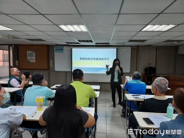 ▲台南市勞工局28日舉辦勞資集體協商研習會，邀集事業單位及工會參與，提升協商技巧，強化勞資關係。（記者林東良翻攝，下同）