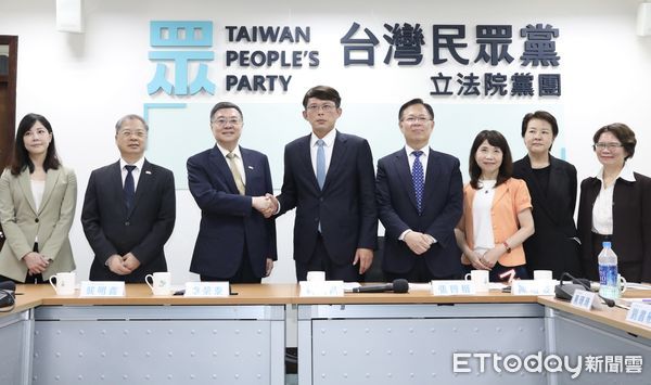 ▲▼行政院長卓榮泰拜會 民眾黨團。（圖／記者屠惠剛攝）