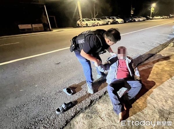 ▲▼巡警發現將其救起並通知救護人員救治。（圖／大園警分局提供）