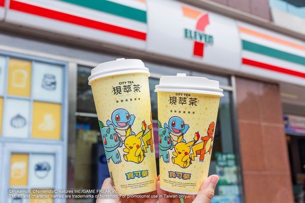 ▲▼7-ELEVEN再度聯名「寶可夢」推出近10款新品，「CITY TEA現萃茶」也都換上寶可夢杯身。（圖／業者提供）