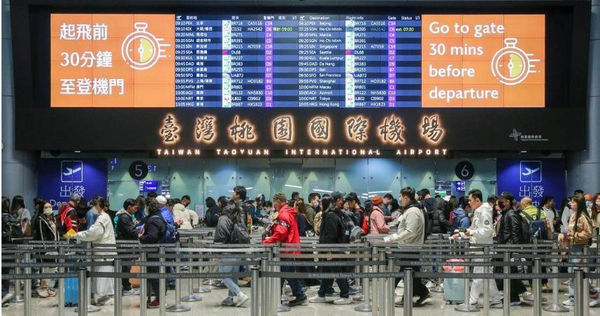 出國旅遊最怕遇上身體不舒服，許多人會攜帶藥品以備不時之需。（示意圖／報系資料照）