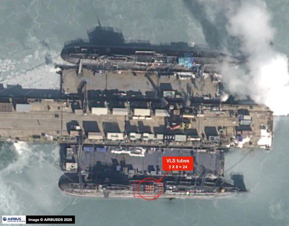 ▲▼從2025年2月曝光的衛星圖像顯示，093B型核潛艇擁有24具垂直發射系統。（圖／翻攝自大陸網站）