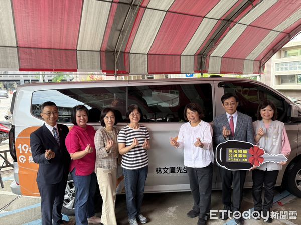 ▲▼  林文庫先生捐贈交通專車 嘉惠長照服務   。（圖／記者翁伊森攝）