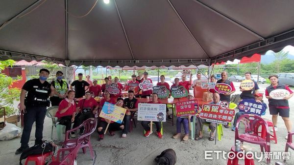 ▲關山警結合永心宮活動推動百斬計畫。（圖／記者楊漢聲翻攝）
