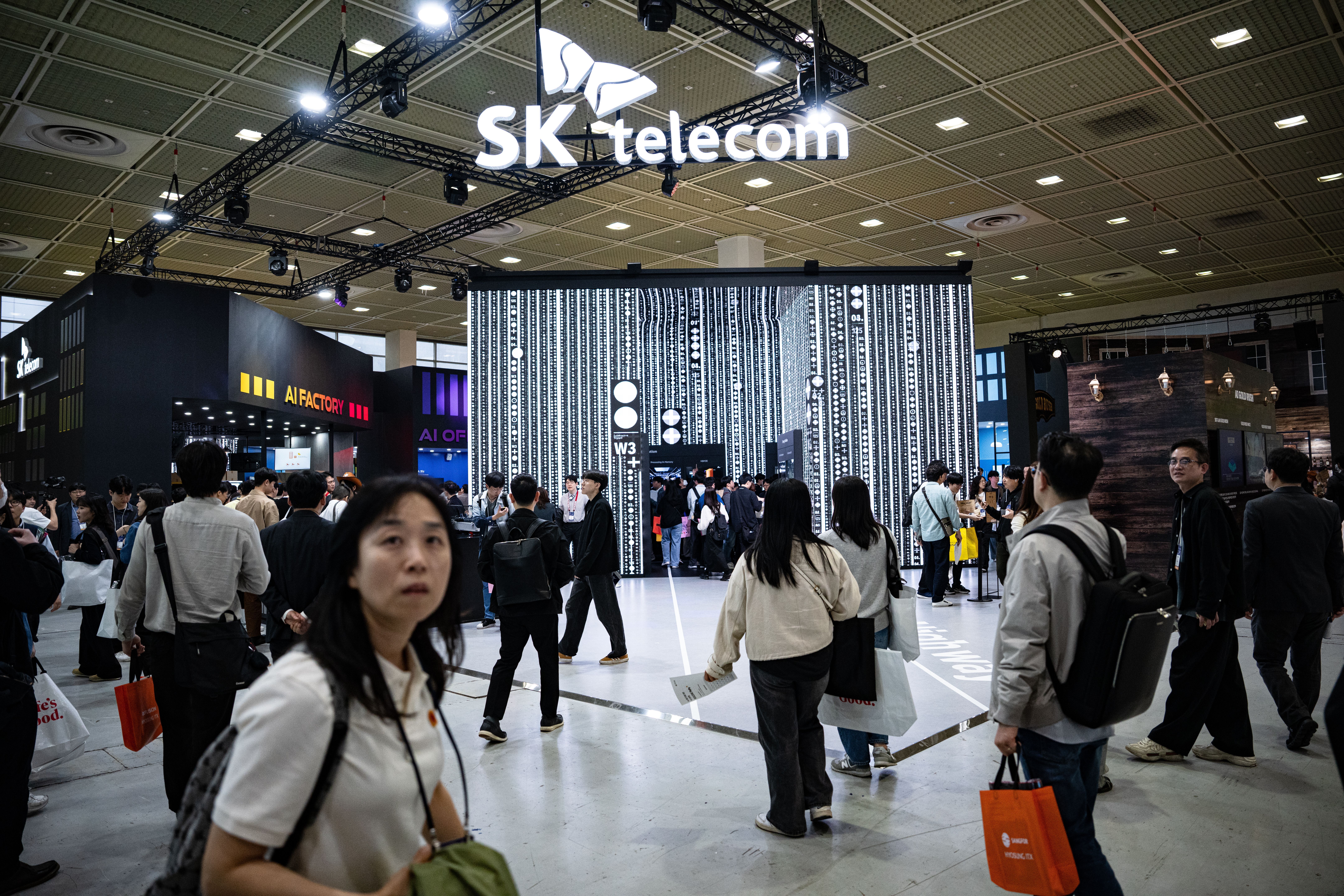 ▲▼南韓電信業龍頭「SK電訊」疑遭駭客入侵導致用戶SIM卡情報外洩。（圖／達志影像）