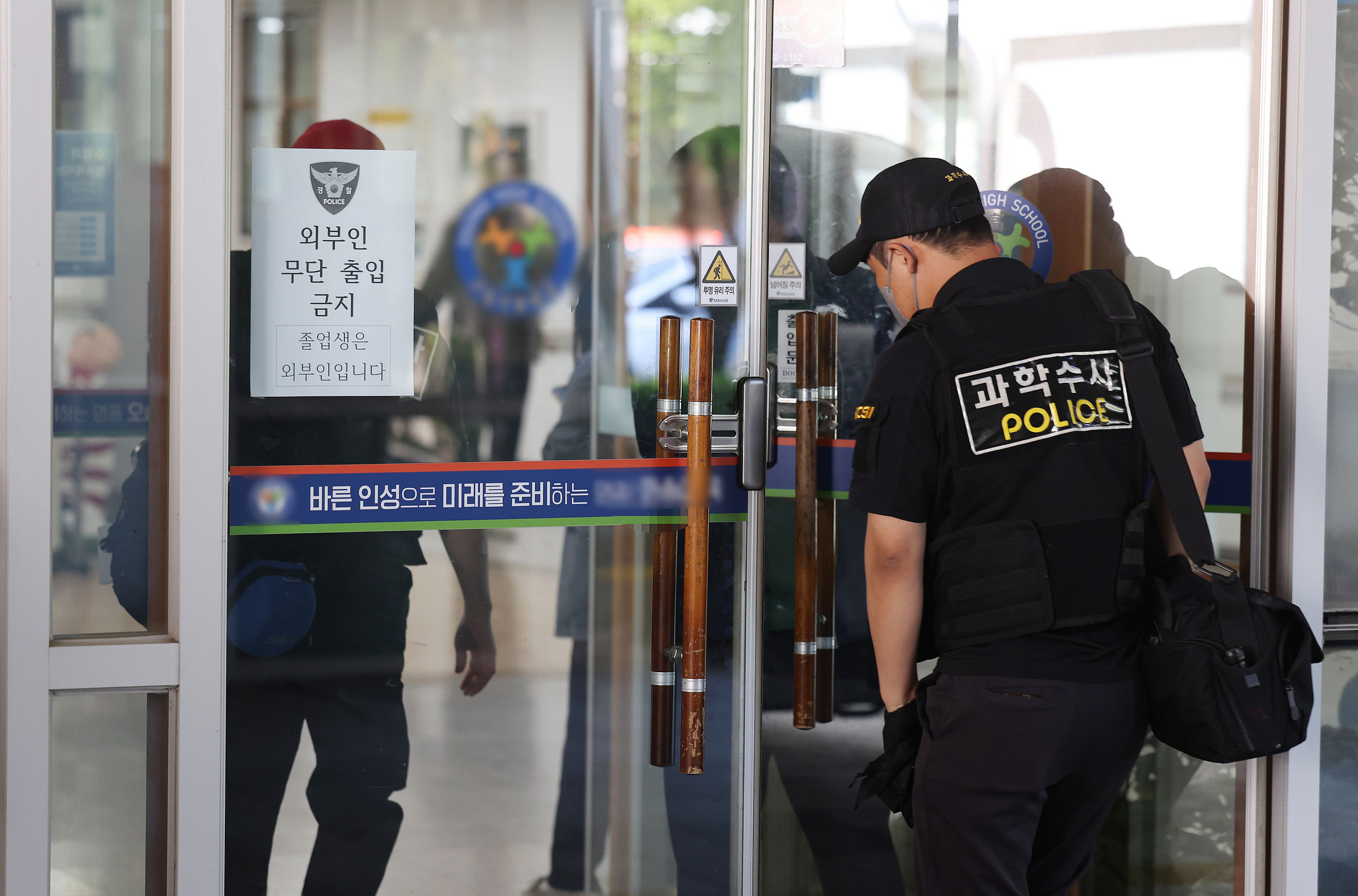 ▲▼南韓忠清北道清州市興德區某高中，28日上午爆發學生持刀砍傷教師和行人的事件。（圖／VCG）