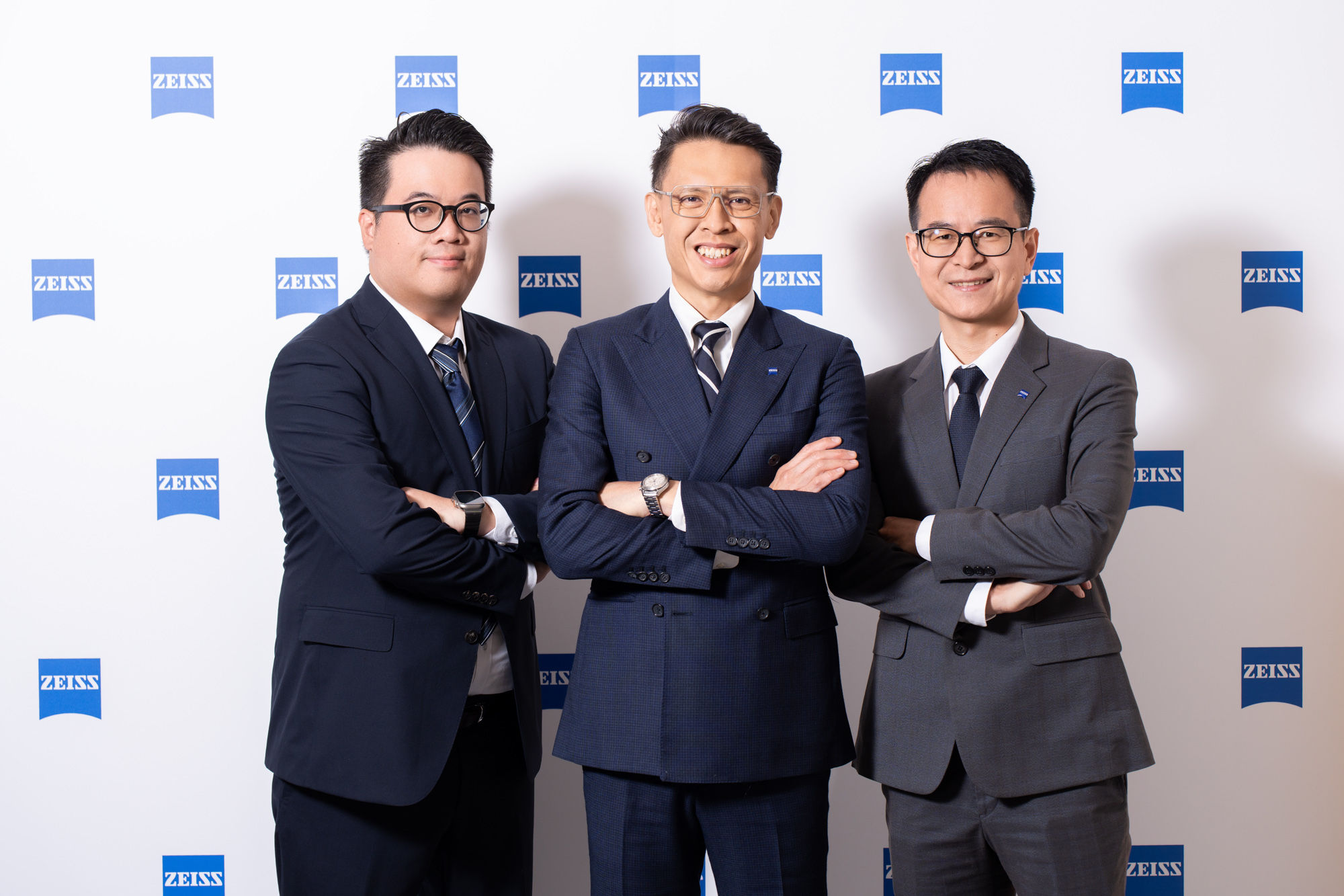 ▲▼左起蔡司台灣工業量測解決方案總監嚴子登、蔡司台灣總經理章平達、蔡司台灣顯微鏡解決方案總監蔡慧。（圖／蔡司提供）