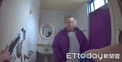 壯碩男砸車躲回家 警破門喊「摸頭走出來」!竟是9條通緝犯