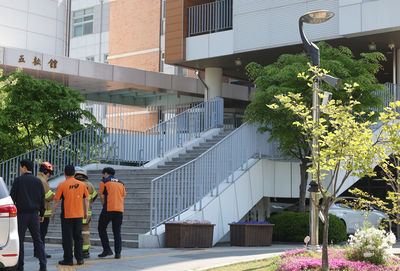 砍人後再輕生！韓特教生坦言「壓力大」想洩憤　勒頸持刀劃路人臉