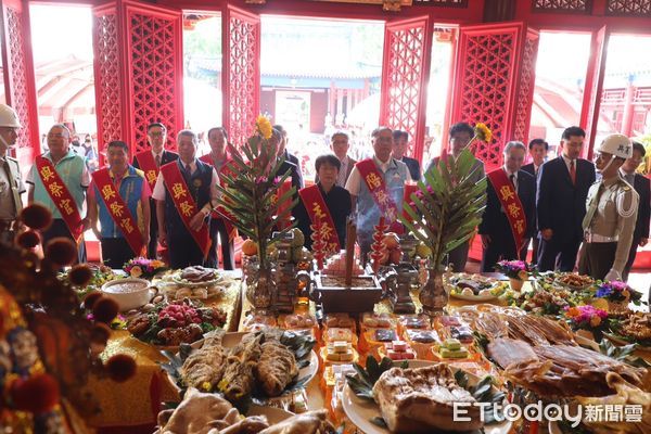 ▲「明延平王鄭成功來台364週年中樞祭典」29日於台南延平郡王祠隆重舉行，中央地方及日本平戶市代表齊聚與祭，延續歷史深厚情誼。（記者林東良翻攝，下同）