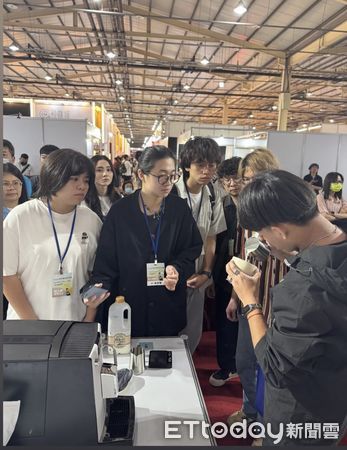 ▲崑山大學餐飲系學生拉花技藝驚豔全場，兩場全國指標性賽事競賽4獎入袋。（圖／記者林東良翻攝，下同）